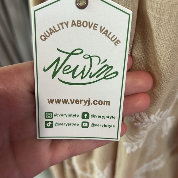 NWT Taupe Palm Tree Embroidered Midi Dress - Very J - Picture 5 of 5